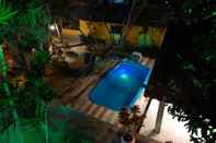 Swimming Pool Macaco Surf Hostel