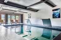 Swimming Pool Chalet Raven Co-living