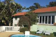 Swimming Pool Bare Feet Retreat