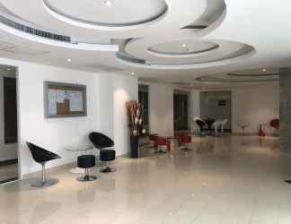 Lobby 2 Luxury Apartments in Grand Avenue