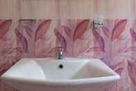 Toilet Kamar Harry Inn