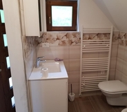 In-room Bathroom 5 Relaxing Cottage Donacka Gora