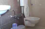 In-room Bathroom 2 Hotel Sunstay