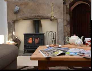 Lobby 2 Greave Farmhouse 3-bed Cottage in Todmorden