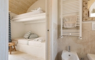 In-room Bathroom 5 Trullo Giamar