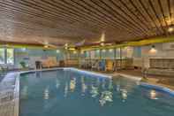 Swimming Pool Great Blue Resorts - McCreary's Beach