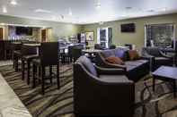 Bar, Cafe and Lounge Cobblestone Inn & Suites - Brookville