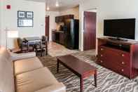 Common Space Cobblestone Hotel & Suites - Two Rivers