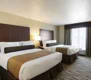 Bedroom 5 Cobblestone Hotel & Suites - Two Rivers