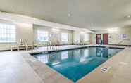 Swimming Pool 7 Cobblestone Hotel & Suites - Cozad