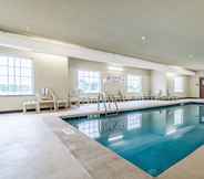 Swimming Pool 7 Cobblestone Hotel & Suites - Cozad