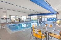 Swimming Pool GLō Best Western Dawley Farms In Sioux Falls