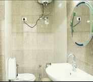 In-room Bathroom 4 Hotel Durga Residency