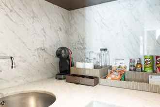 Lobi 4 Purity Grove Phrom Phong by Favstay