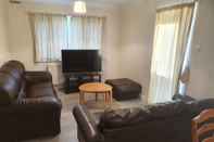 Ruang Umum Elegant 3 Bed house walk Wembley stadium