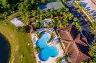 Swimming Pool Dream Vacation at an Amazing Resort 7528