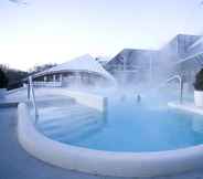 Swimming Pool 2 Hotel Limburgia