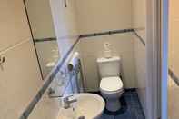 Toilet Kamar The Carlton Hotel Mumbles