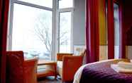 Kamar Tidur 3 The Carlton Hotel Mumbles