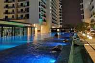 Kolam Renang Machome GuestHome at Trefoil Setia City