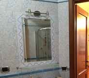 In-room Bathroom 6 Le Querce
