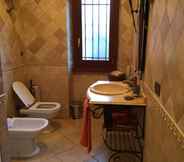 Toilet Kamar 7 Le Querce