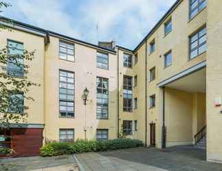 Exterior 2 388 Old Tolbooth Wynd Apartment 2