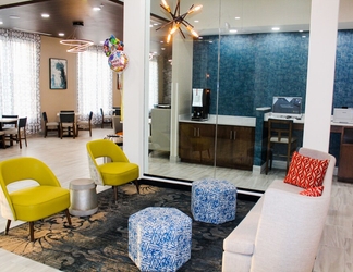 Sảnh chờ 2 Comfort Suites Greenville Airport