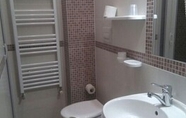 Toilet Kamar 7 Albergo La Torre