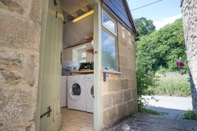 Bedroom Stunning 2-bed Cottage in Fordwells