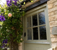 Exterior 2 Stunning 2-bed Cottage in Fordwells