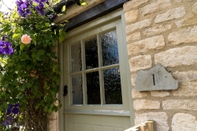 Exterior Stunning 2-bed Cottage in Fordwells