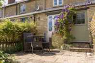 Common Space Stunning 2-bed Cottage in Fordwells
