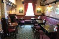 Bar, Kafe dan Lounge The Dog & Doublet Inn