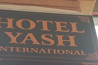 Bên ngoài Hotel Yash International