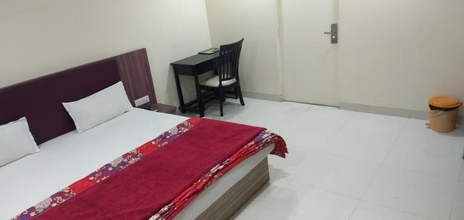 Phòng ngủ 4 Hotel Yash International