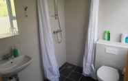 Toilet Kamar 3 Giljur Guesthouse