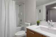 In-room Bathroom Sterling Suites - Yaletown