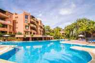 Swimming Pool Chic Oasis on the Coast