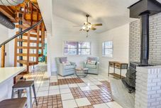 Sảnh chờ Bernadette's Beach House - NEW Listing! Home on Sunset Beach/large Rooftop Deck!