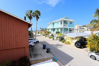 Bên ngoài 4 Bernadette's Beach House - NEW Listing! Home on Sunset Beach/large Rooftop Deck!