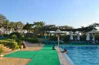 Swimming Pool Green Desert Hotel