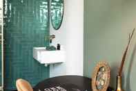 Toilet Kamar Stella Suites Boutique Hotel