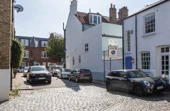 Exterior 4 3Bedroom Mews House with Garden