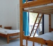 Kamar Tidur 5 The Purple Pig Stars Camping & Bungalows - Hostel