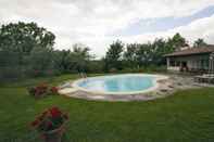 Swimming Pool B&B Red Wine Country House