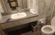 Toilet Kamar 4 Hotel Metro Inn