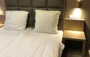 Bedroom 2 Hotel Athen Kelsterbach Airport