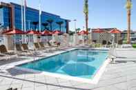 Swimming Pool Hilton Garden Inn Chandler Downtown