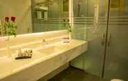 In-room Bathroom 4 Swiss International Resort Al Qassim